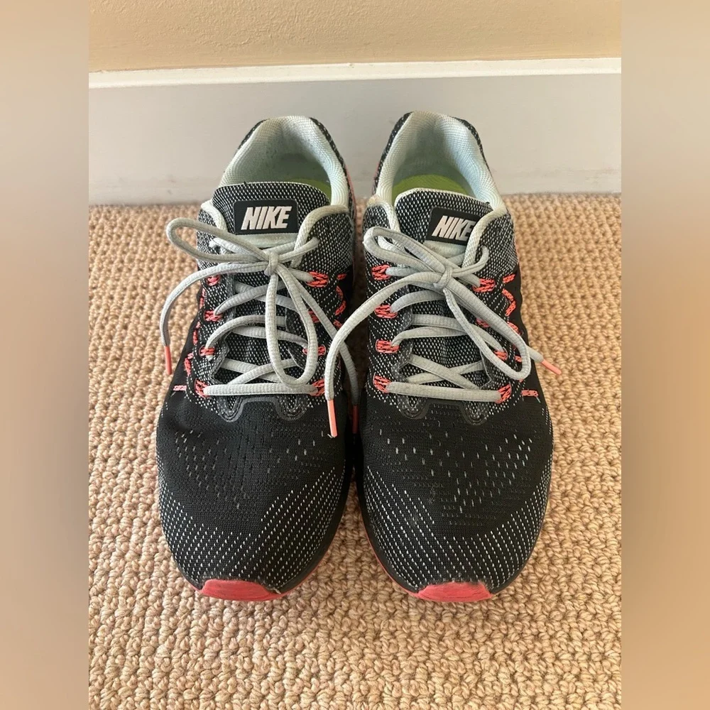 Nike Air Zoom Vomero Women's Black and Coral Athletic Running Size 10.5
